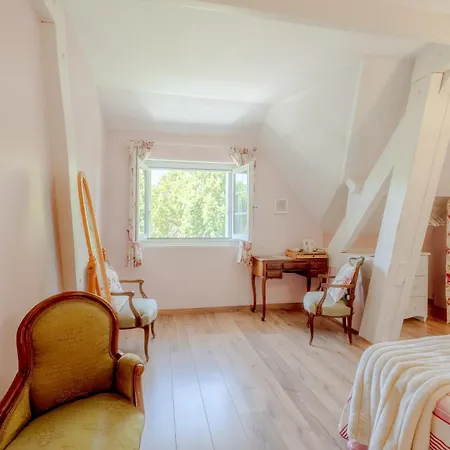 Maison D'hotes, Calme Et Piscine בית הארחה Habas