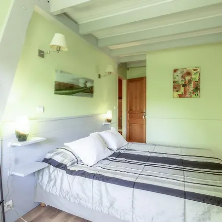 Maison D'hotes, Calme Et Piscine בית הארחה