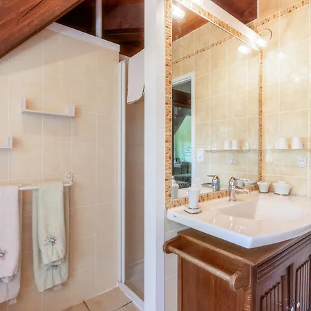 Maison D'hotes, Calme Et Piscine בית הארחה Habas