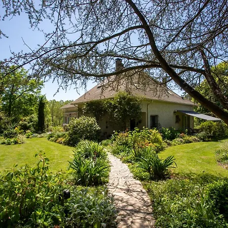 Maison D'hotes, Calme Et Piscine בית הארחה Habas