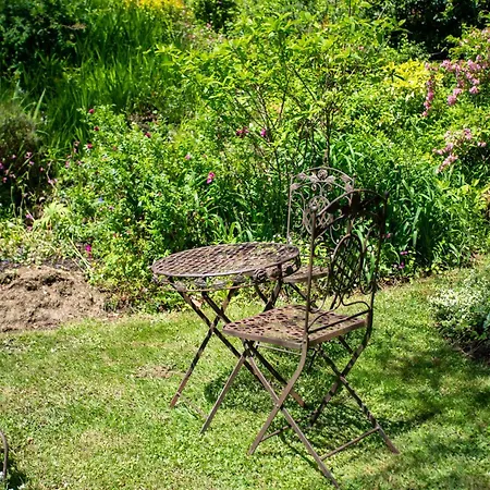 Maison D'hotes, Calme Et Piscine בית הארחה 3*