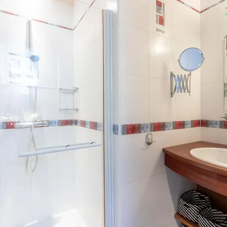 Maison D'hotes, Calme Et Piscine 3*
